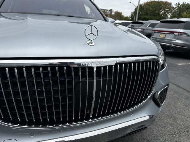 Used 2024 Mercedes-Benz Maybach GLS 600 4MATIC image 10