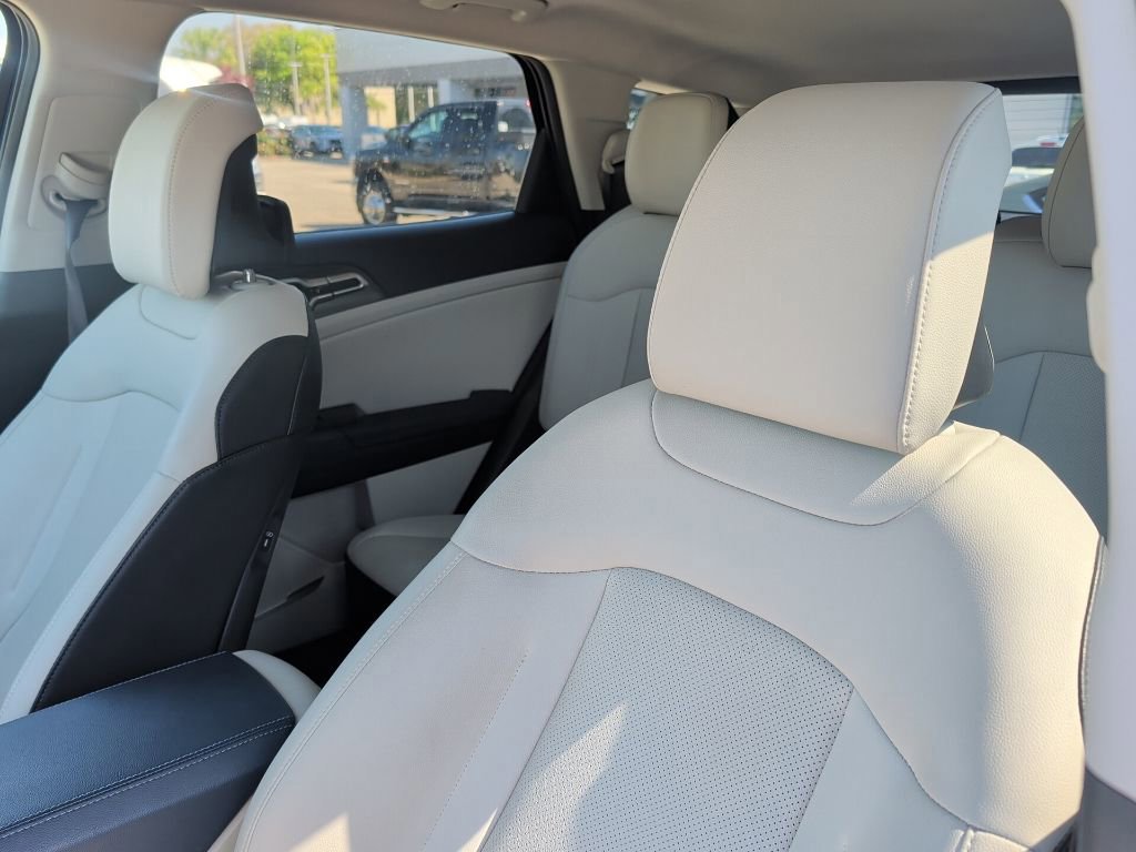 Used 2025 Kia Sportage EX w/ EX Premium Package image 7