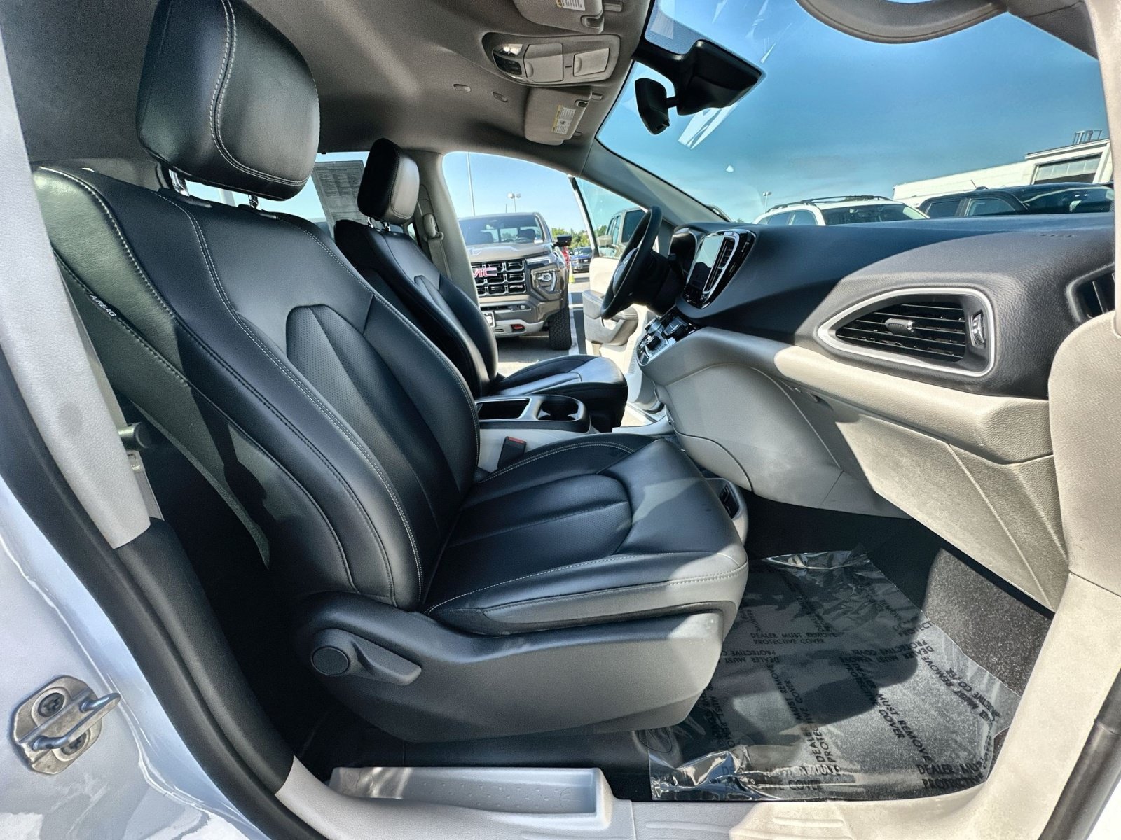 Used 2024 Chrysler Pacifica Touring-L FWD image 35