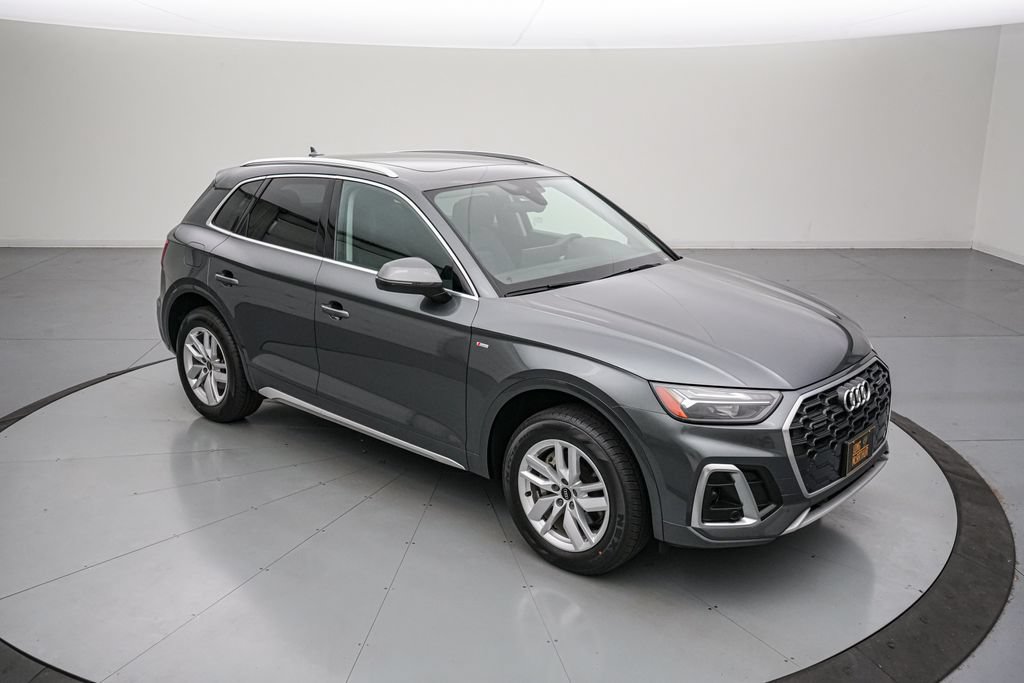 Used 2023 Audi Q5 2.0T Premium w/ Convenience Package AWD/4WD image 2