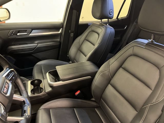 Used 2025 GMC Terrain Elevation w/ Elevation Premium Package AWD/4WD image 8