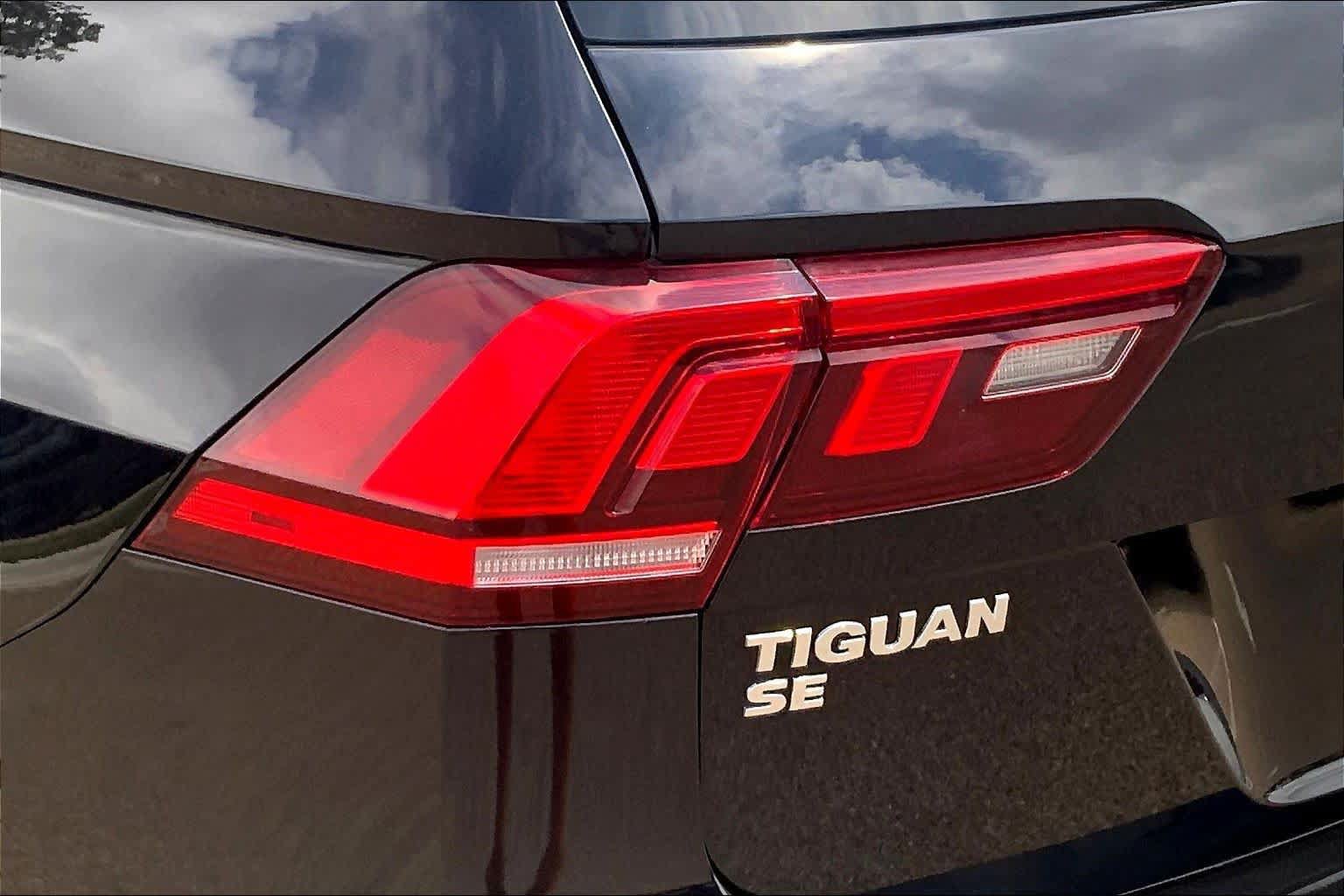 Used 2021 Volkswagen Tiguan SE R-Line FWD image 29