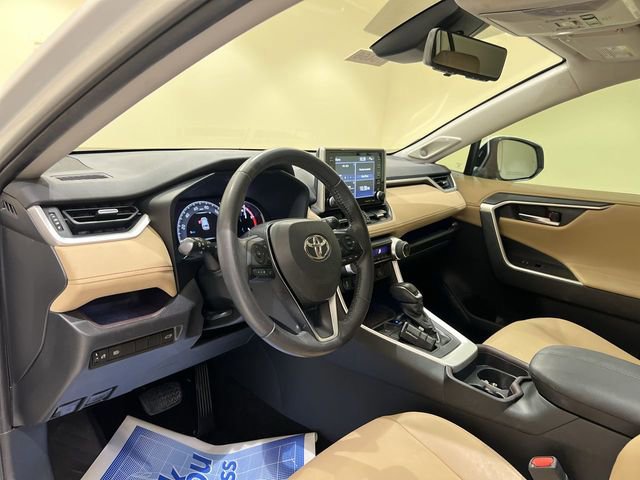 Used 2019 Toyota RAV4 Limited image 9