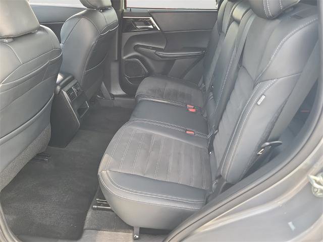 Used 2024 Mitsubishi Outlander SE image 10