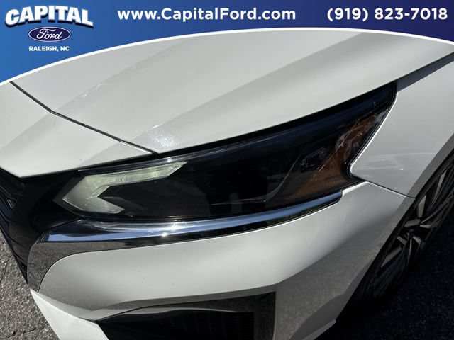 Used 2025 Nissan Altima 2.5 SV FWD image 11