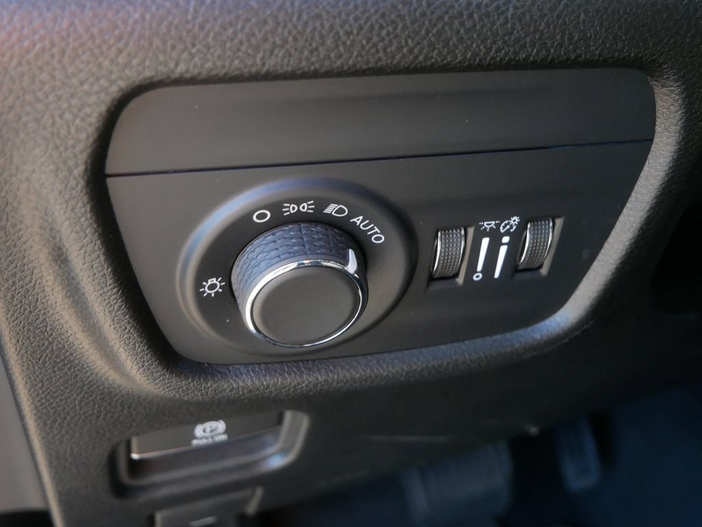 Used 2024 Jeep Grand Cherokee Altitude AWD/4WD image 14