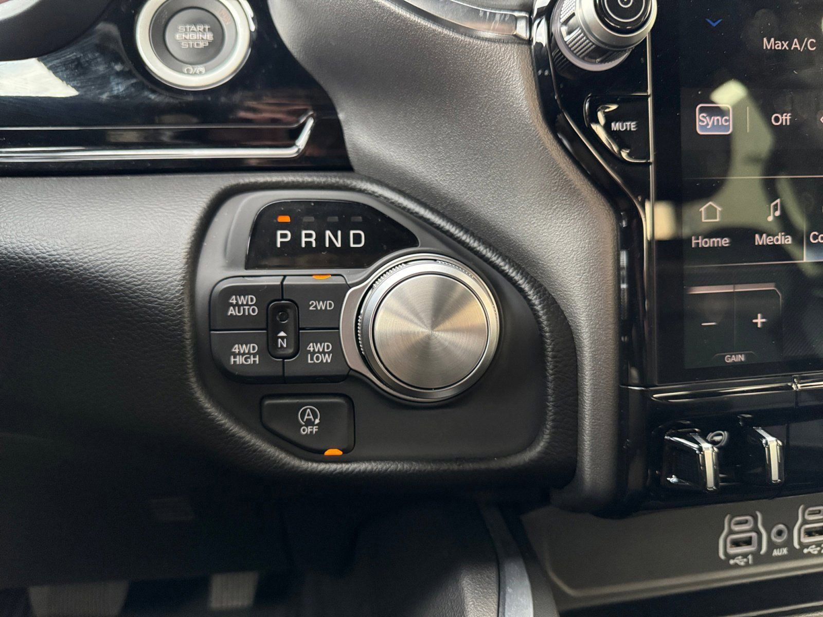 Used 2025 RAM 1500 Laramie w/ Night Edition image 31