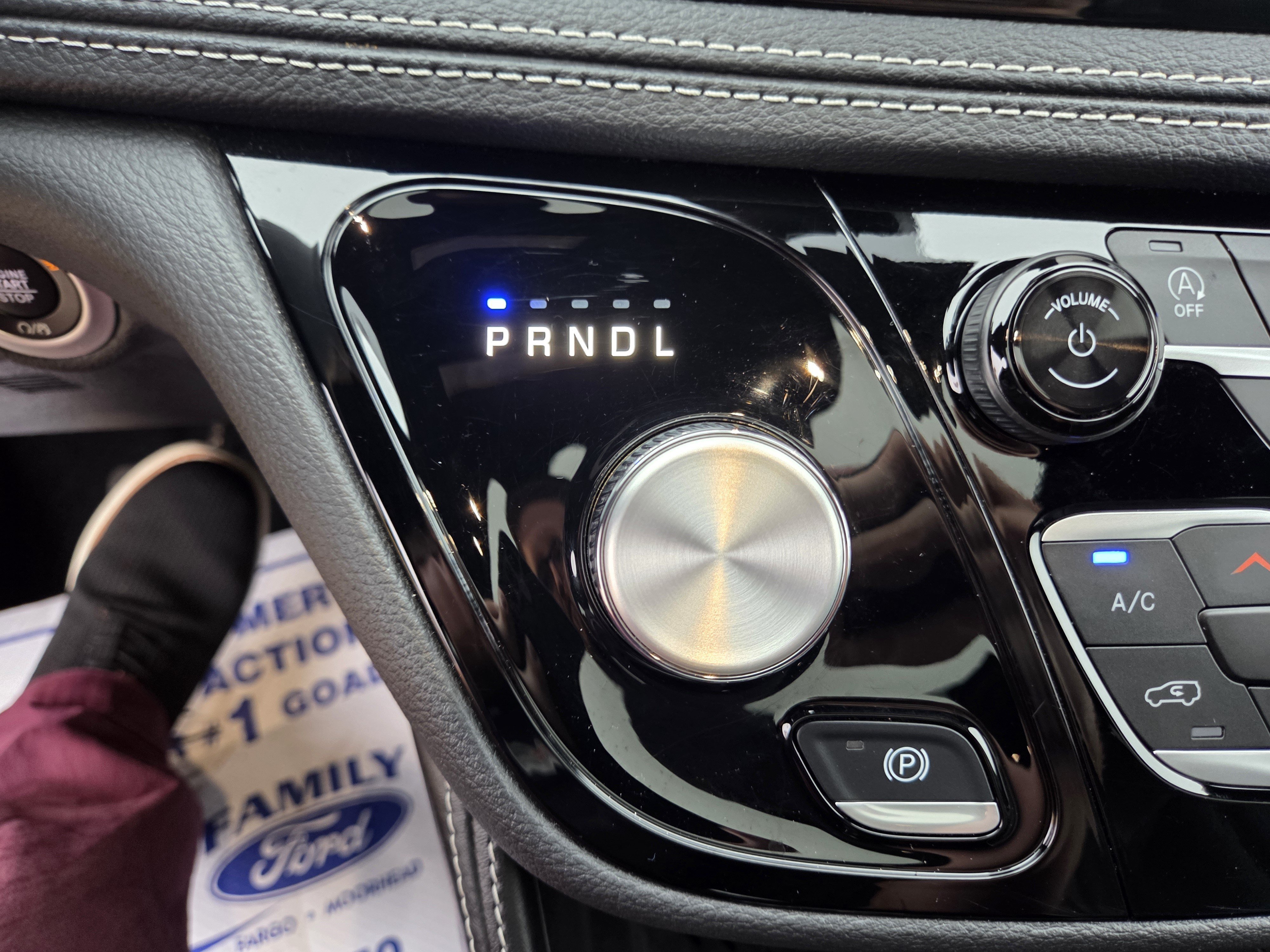 Used 2025 Chrysler Pacifica Limited FWD image 17