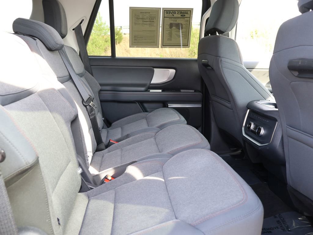 Certified 2025 Ford Expedition Active image 13