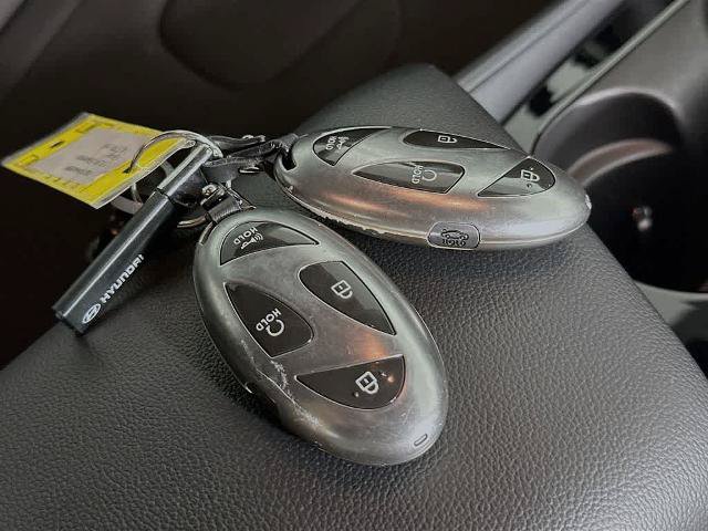 Used 2024 Hyundai Elantra Blue FWD image 21