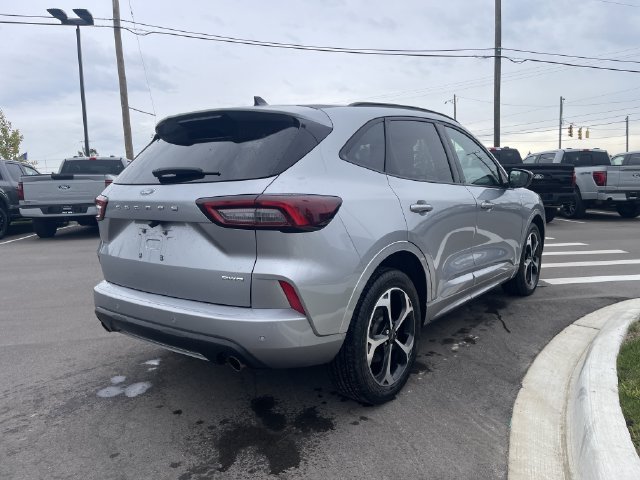 Certified 2023 Ford Escape ST-Line Select AWD/4WD image 5