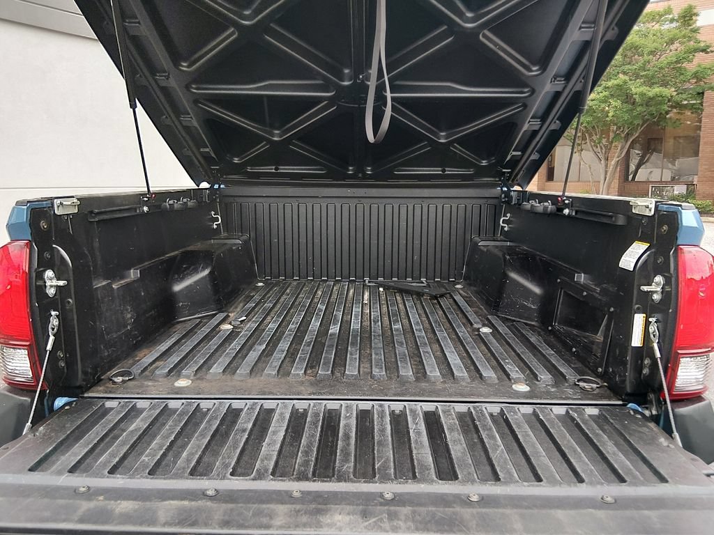 Used 2019 Toyota Tacoma SR5 AWD/4WD image 14