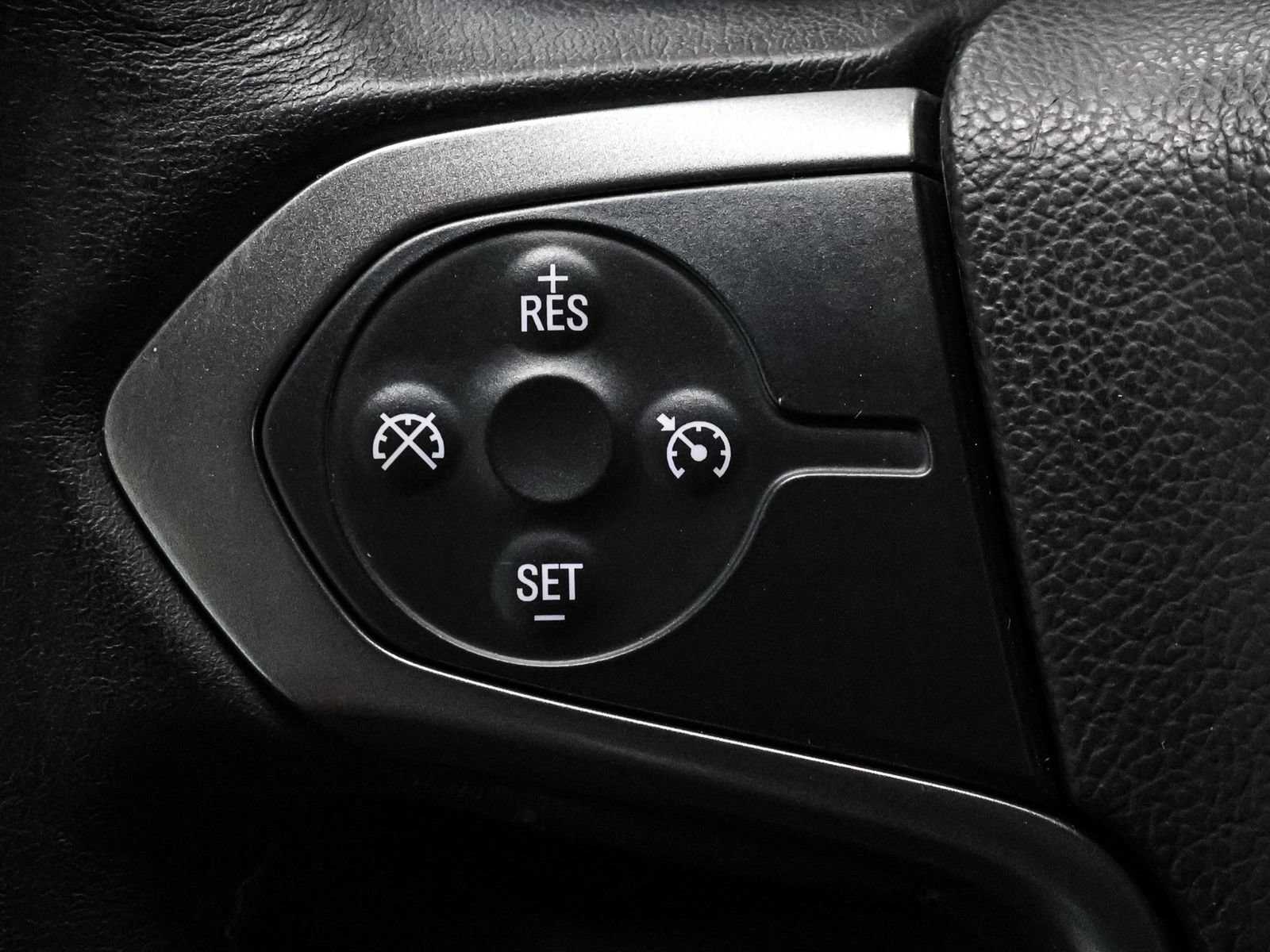 Used 2018 Chevrolet Silverado 1500 LT w/ All Star Edition AWD/4WD image 32