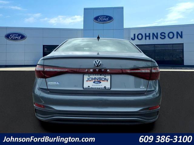 Used 2025 Volkswagen Jetta SE FWD image 4
