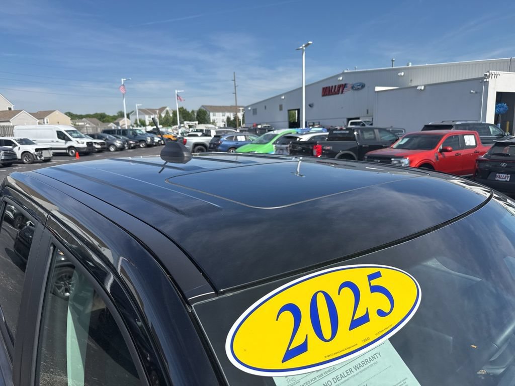 Certified 2025 Ford Maverick Tremor AWD/4WD image 3