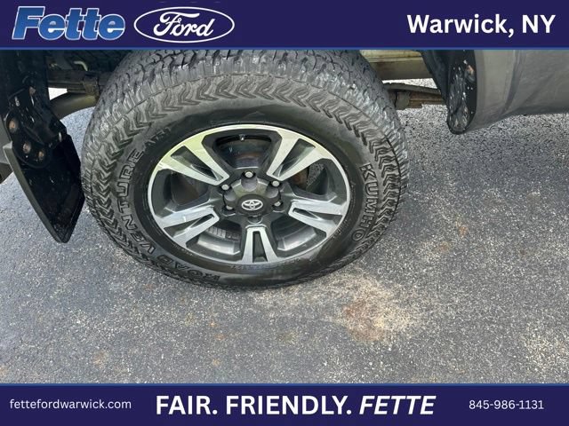 Used 2018 Toyota Tacoma TRD Sport AWD/4WD image 7