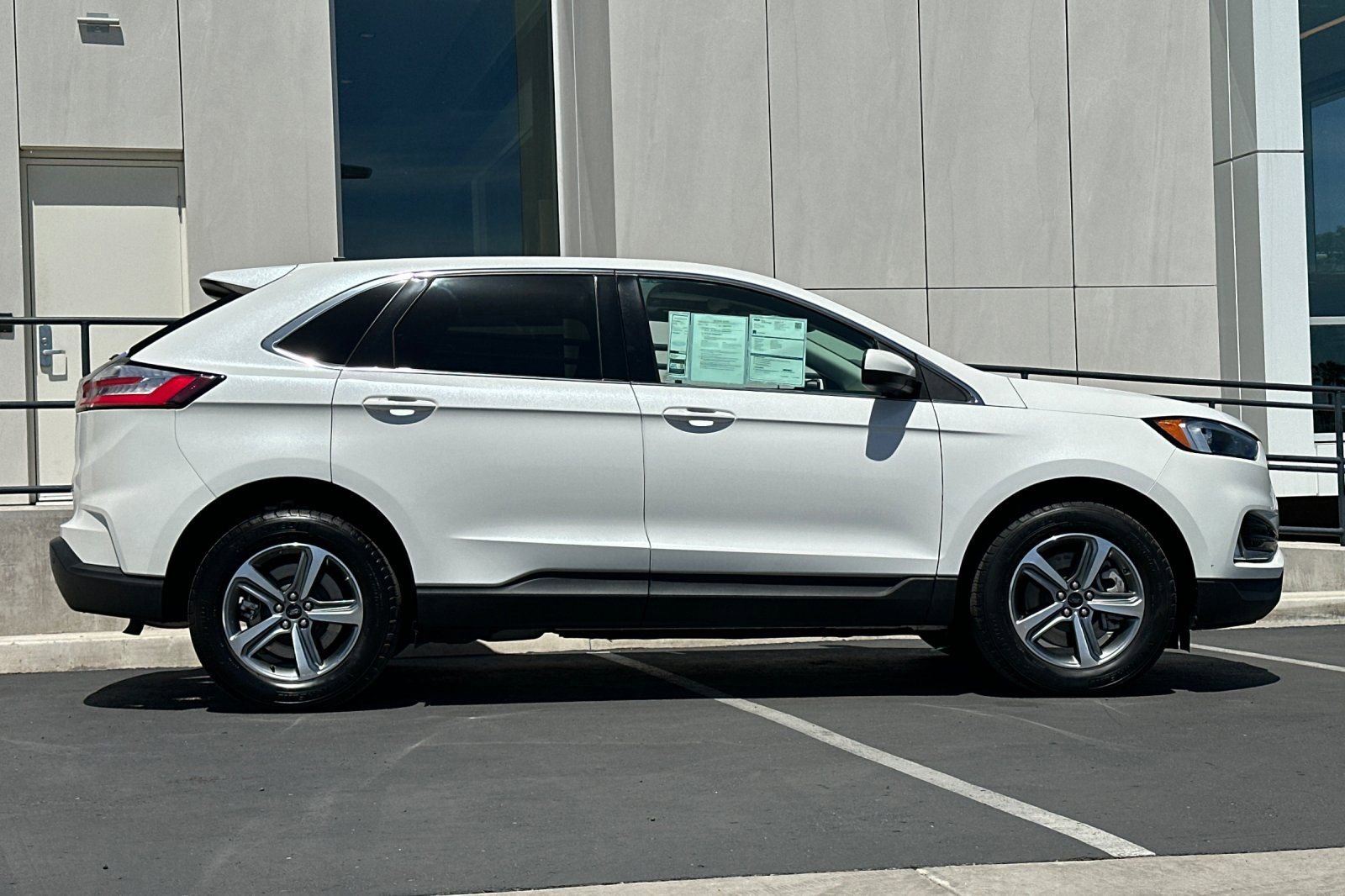 Certified 2023 Ford Edge SEL w/ Convenience Package AWD/4WD image 2