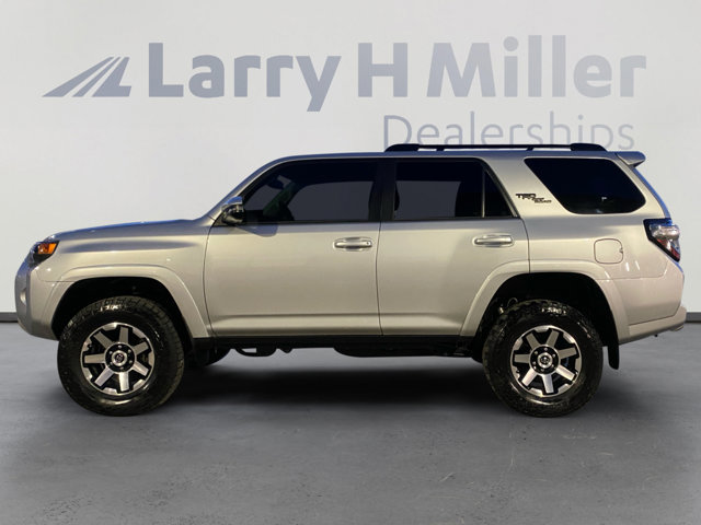 Used 2021 Toyota 4Runner TRD Off-Road Premium w/ Moonroof Package AWD/4WD image 2
