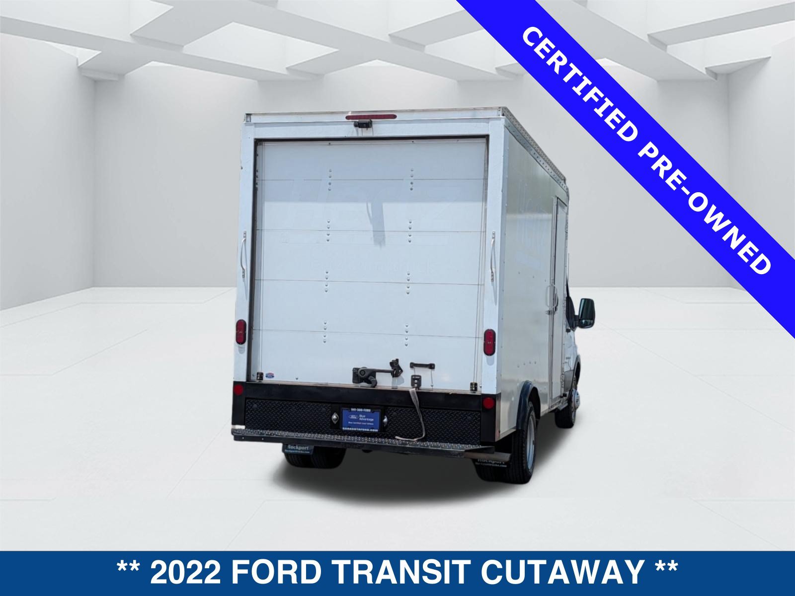 Certified 2022 Ford Transit 350 DRW RWD image 5