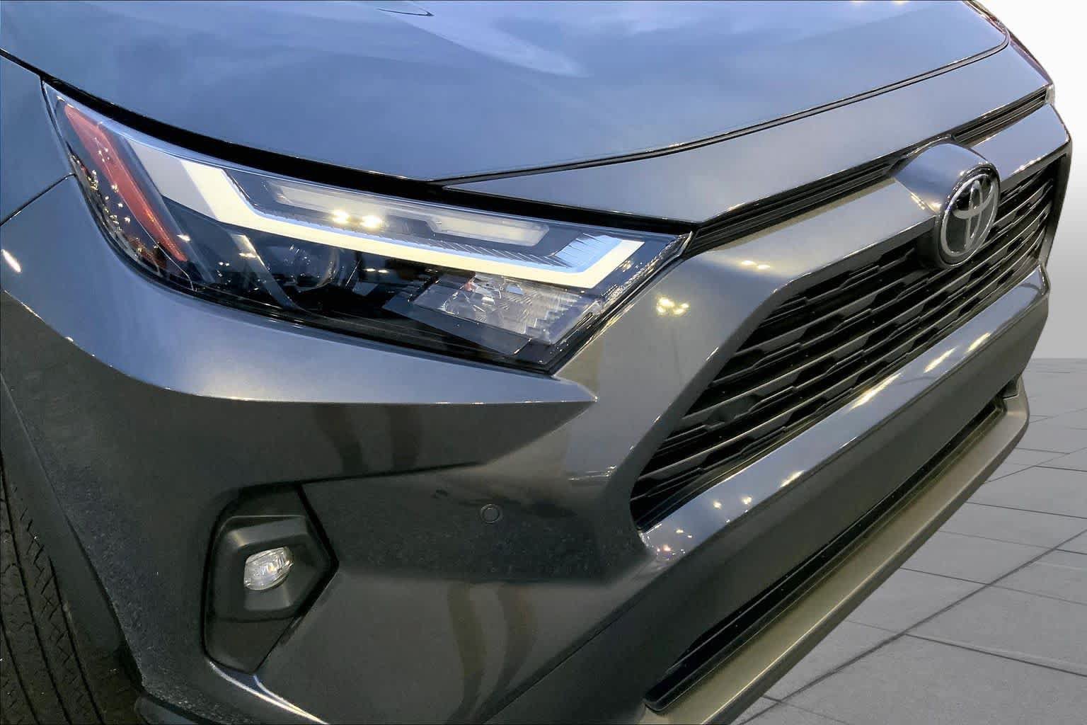 Used 2023 Toyota RAV4 XLE Premium FWD image 29