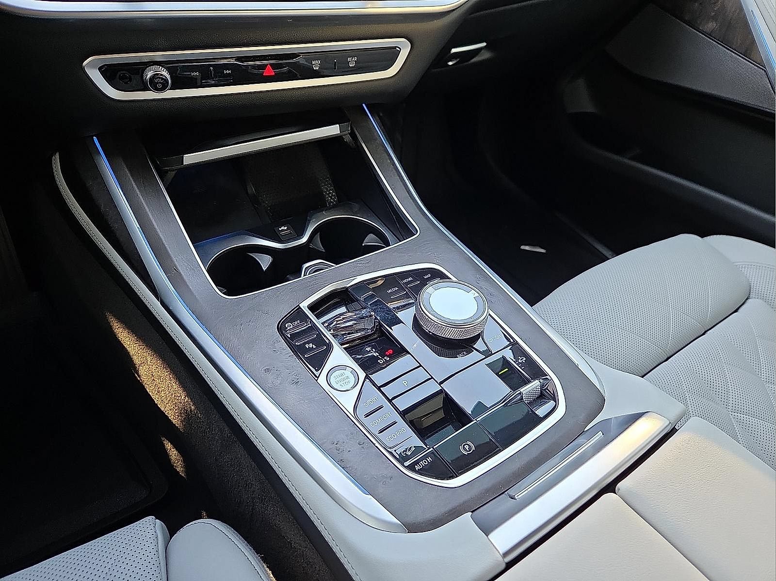 Used 2024 BMW X7 xDrive40i AWD/4WD image 25