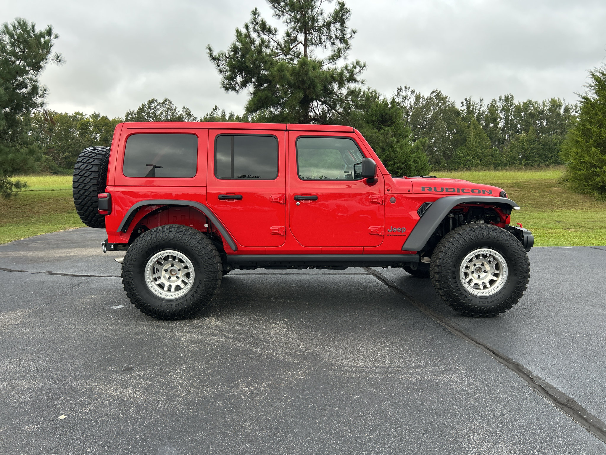 Used 2025 Jeep Wrangler Unlimited Rubicon AWD/4WD image 8