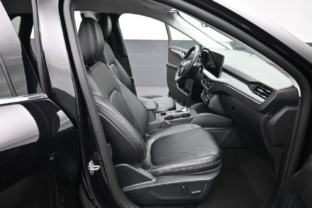 Certified 2026 Ford Escape SE w/ PHEV Premium Package FWD image 30