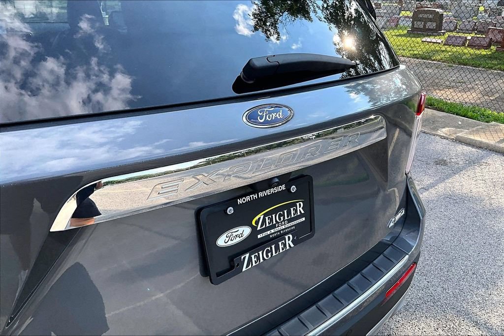 Certified 2023 Ford Explorer Limited w/ Limited Technology Package AWD/4WD image 8