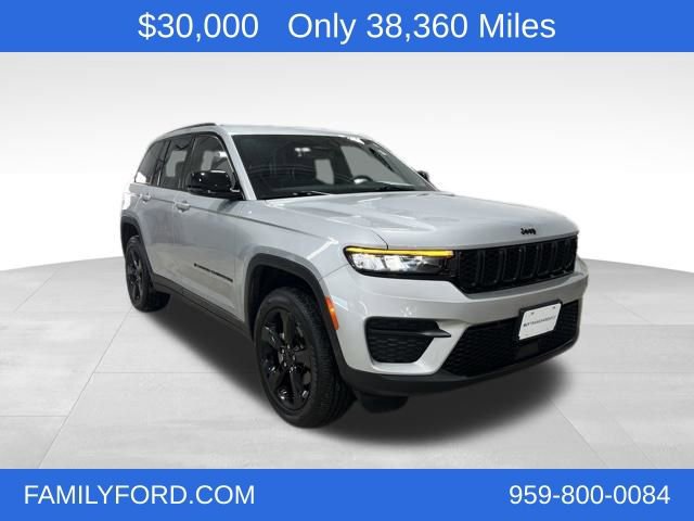 Used 2023 Jeep Grand Cherokee Altitude AWD/4WD image 1
