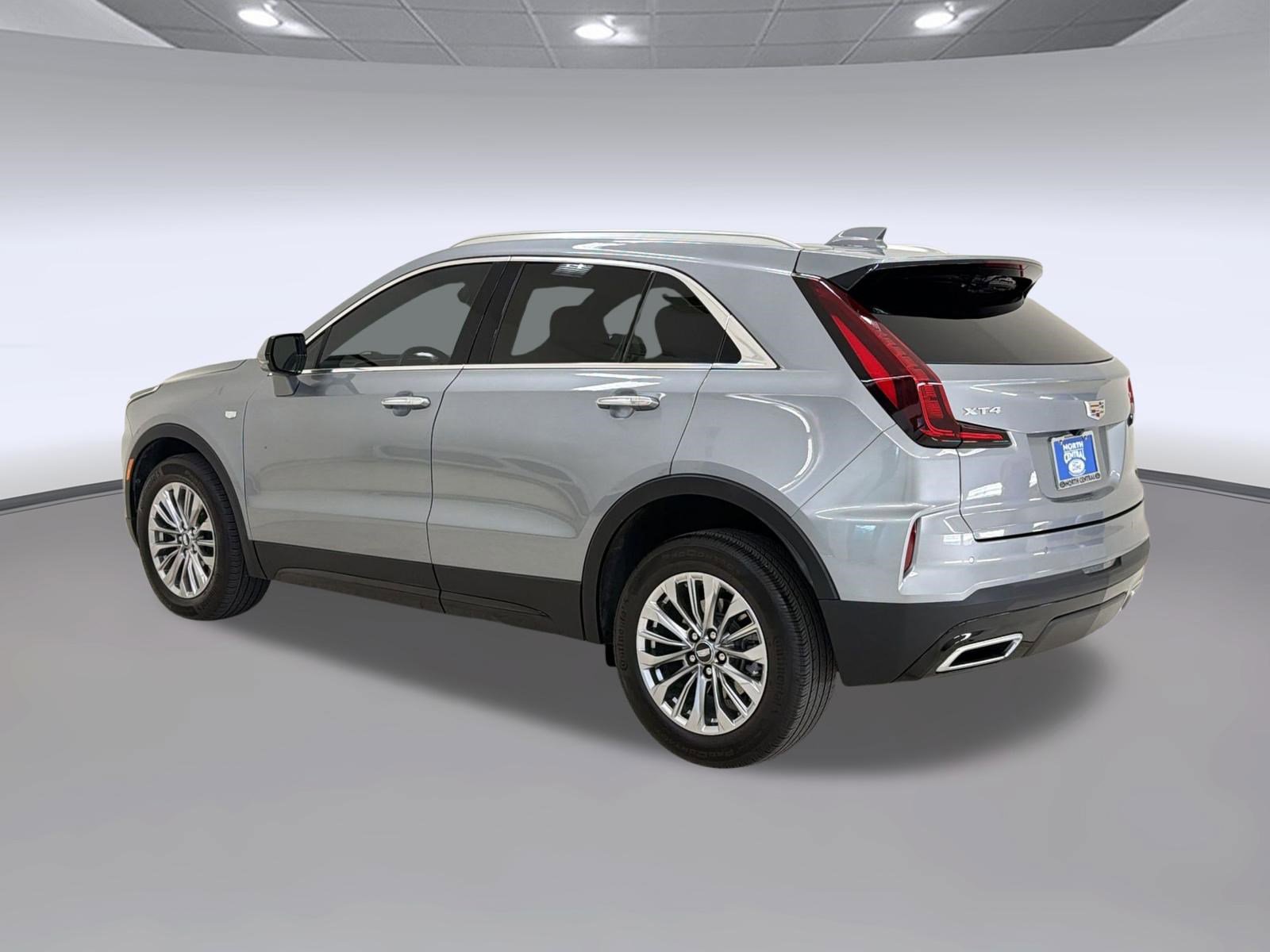 Used 2024 Cadillac XT4 Premium Luxury w/ Cold Weather Package FWD image 3