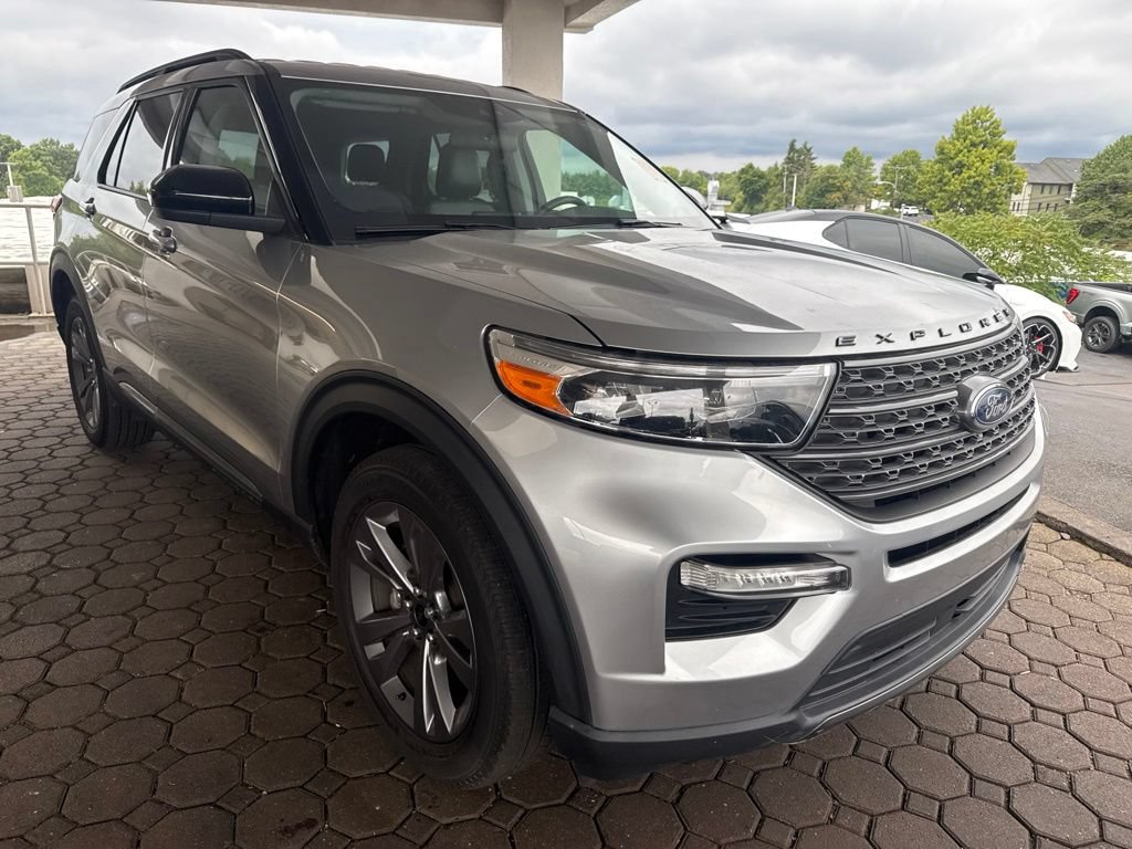 Certified 2024 Ford Explorer XLT w/ Equipment Group 202A AWD/4WD image 4