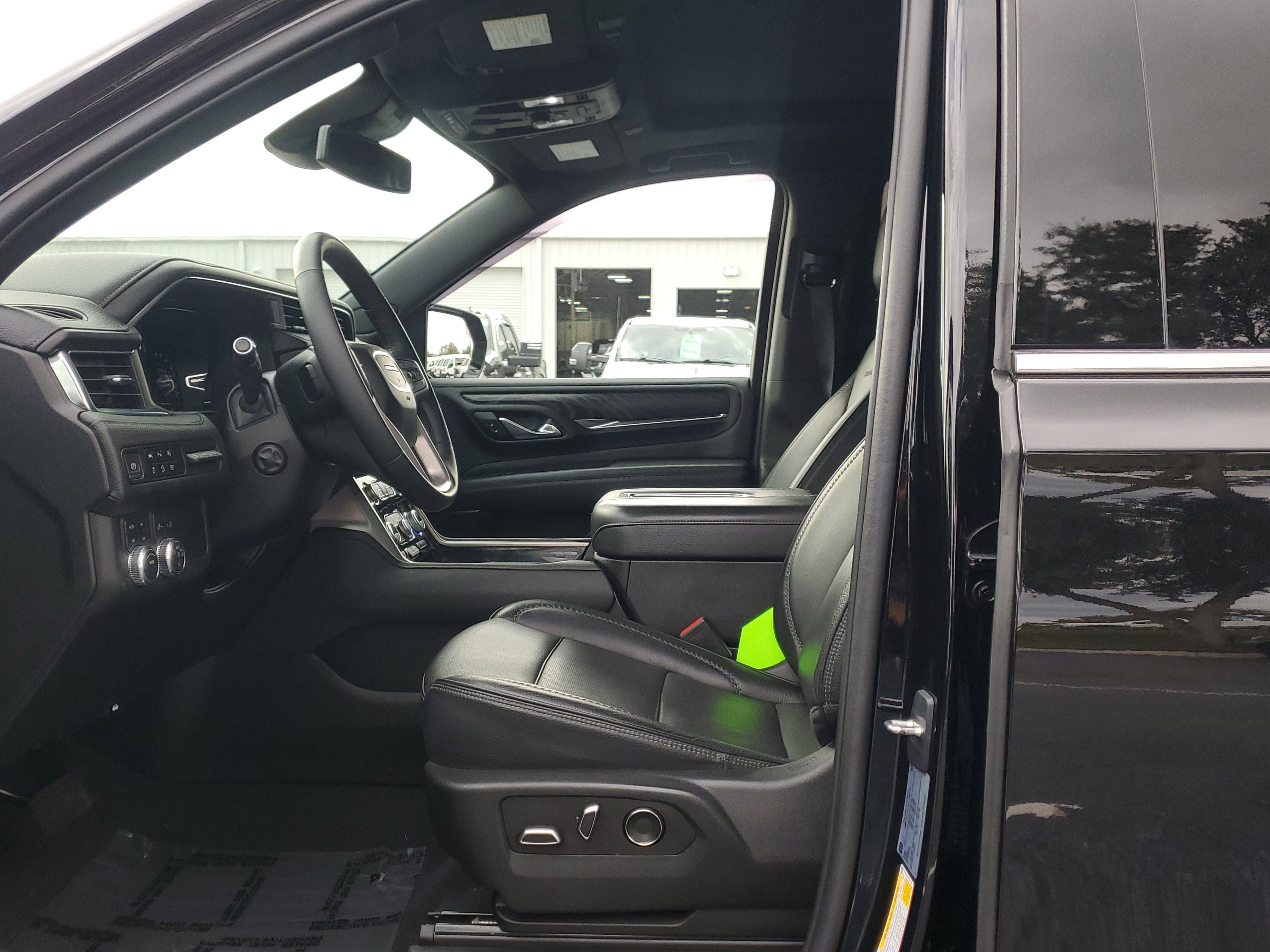 Used 2023 GMC Yukon XL Denali image 21