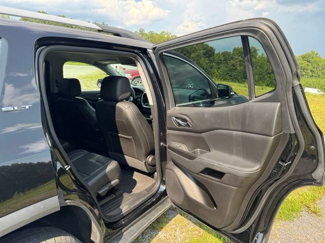 Used 2023 GMC Acadia SLT AWD/4WD image 17