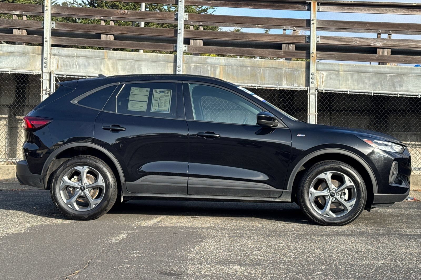 Certified 2025 Ford Escape ST-Line Select AWD/4WD image 4