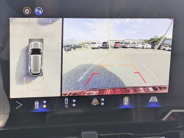 Used 2025 Chevrolet Equinox RS w/ Safety and Technology Package FWD image 21