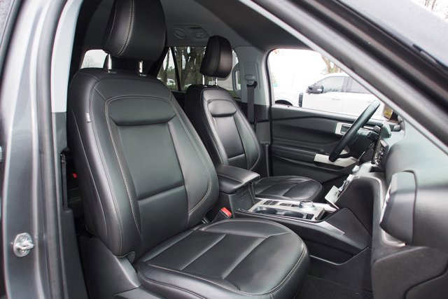 Certified 2022 Ford Explorer XLT w/ Equipment Group 202A image 11