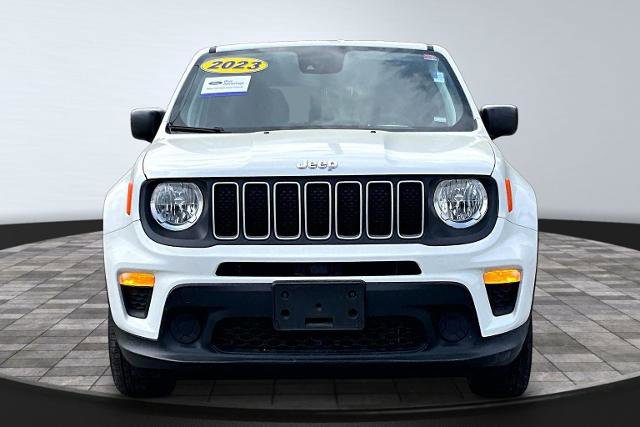 Used 2023 Jeep Renegade Latitude AWD/4WD image 3