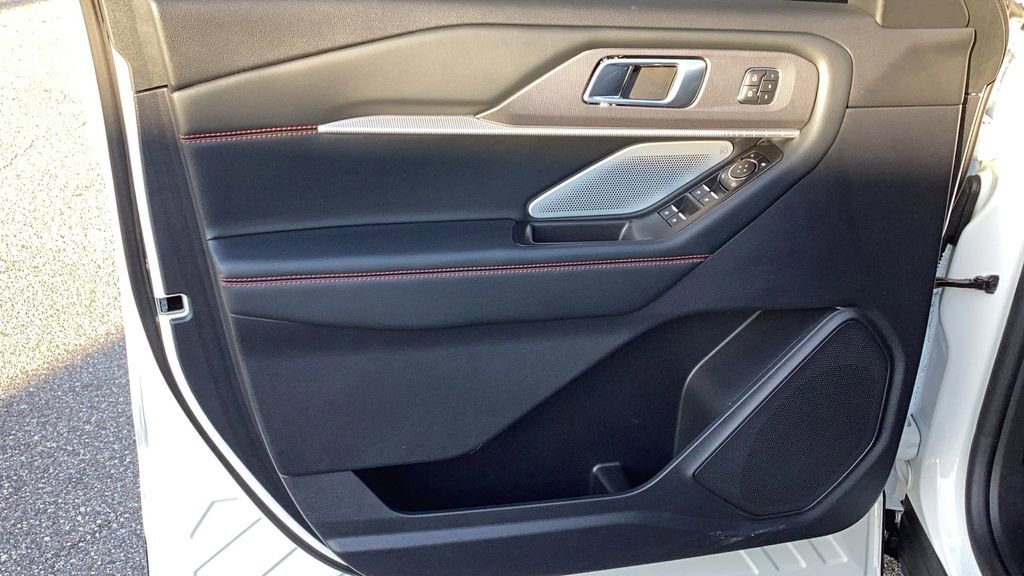 Certified 2025 Ford Explorer ST image 22