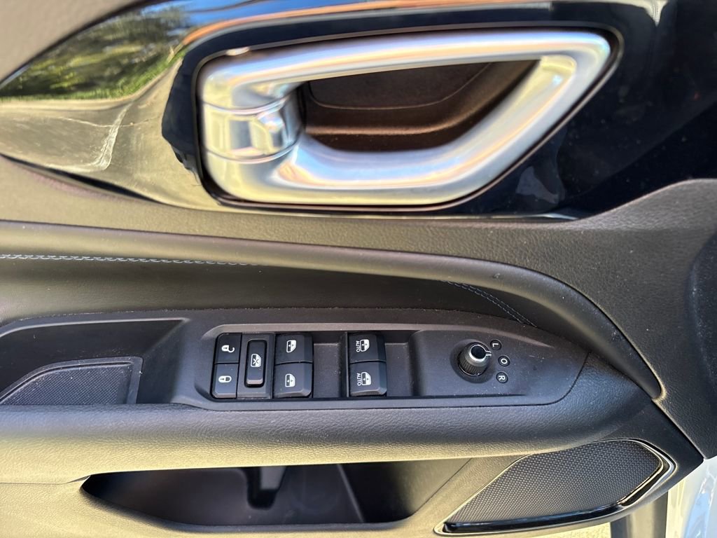 Used 2025 Jeep Compass Latitude w/ Altitude Special Edition image 16