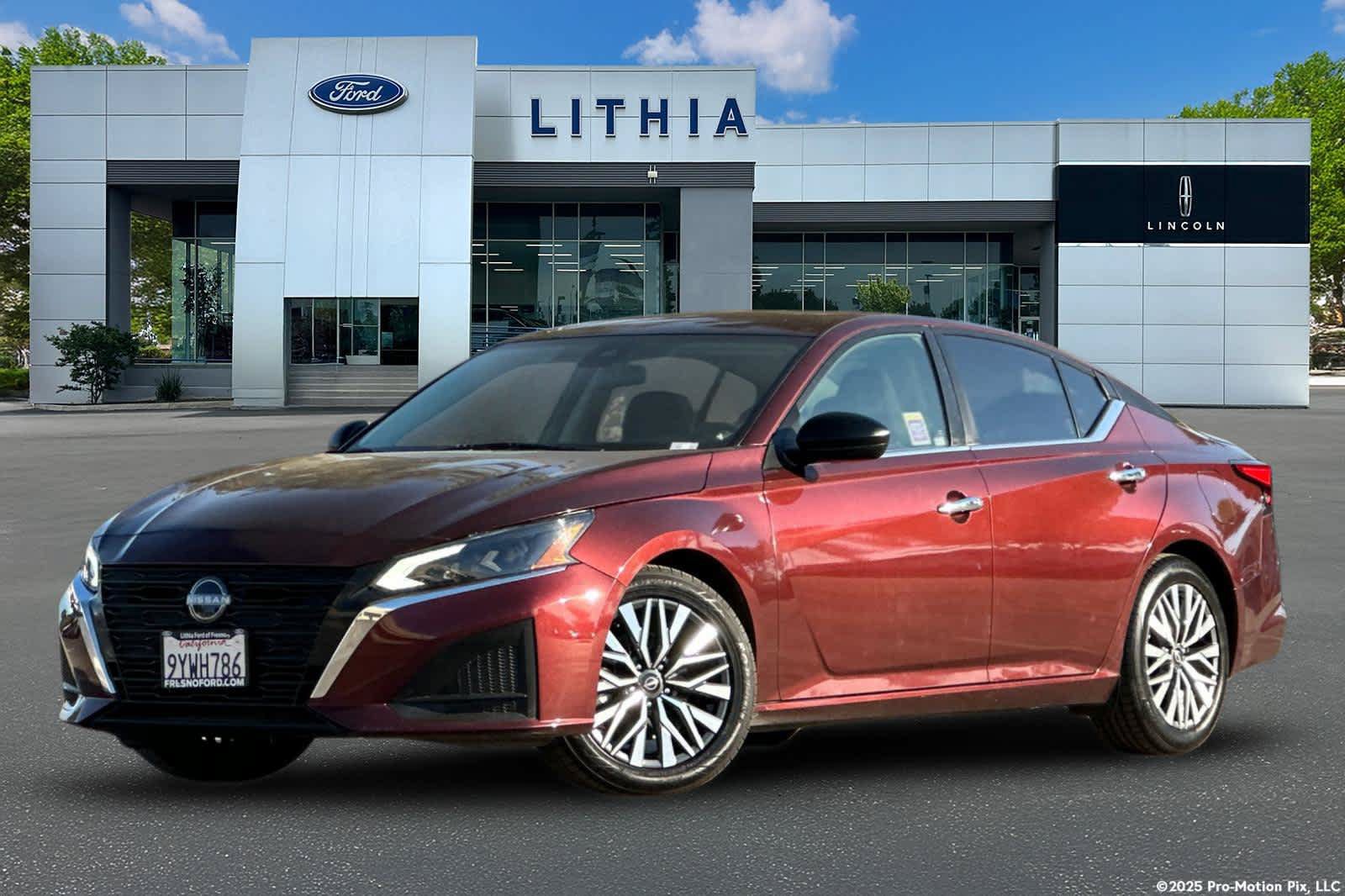 Used 2024 Nissan Altima 2.5 SV FWD image 1