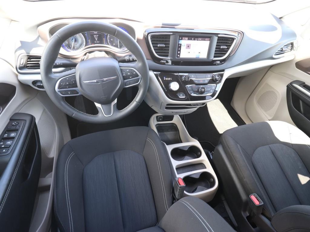 Used 2023 Chrysler Voyager LX FWD image 6