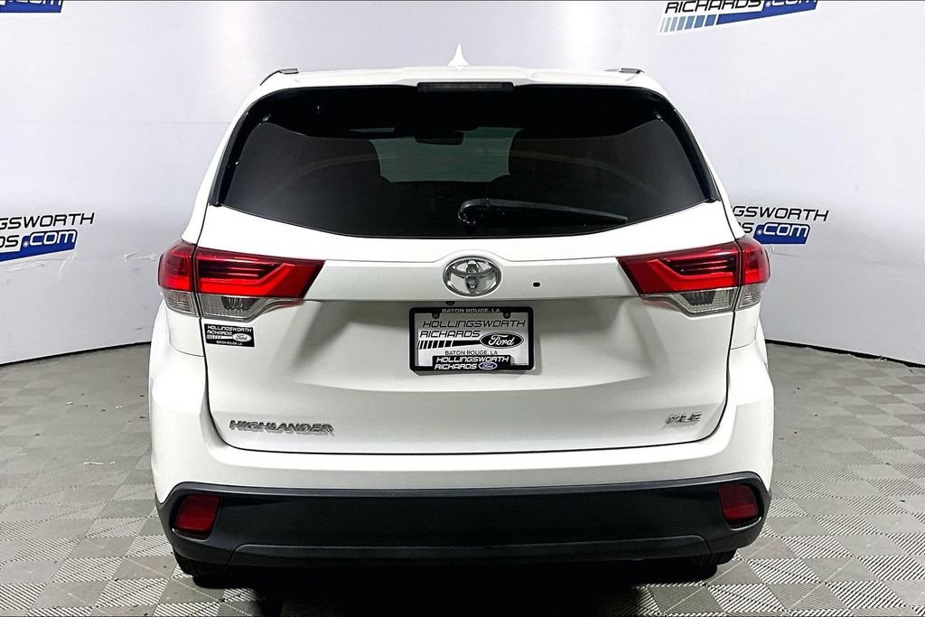 Used 2019 Toyota Highlander XLE FWD image 4