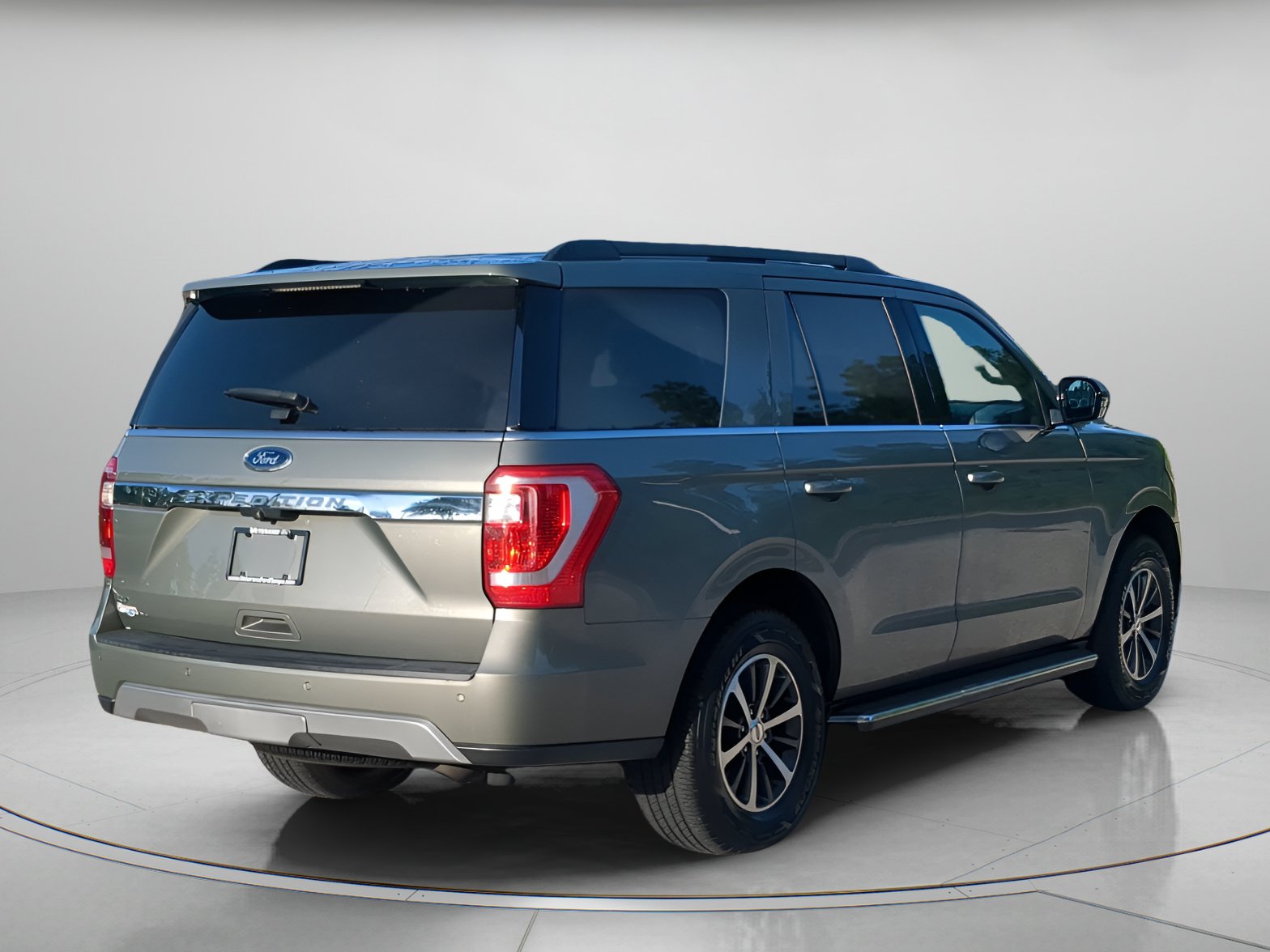 Certified 2019 Ford Expedition XLT w/ Equipment Group 202A RWD image 40