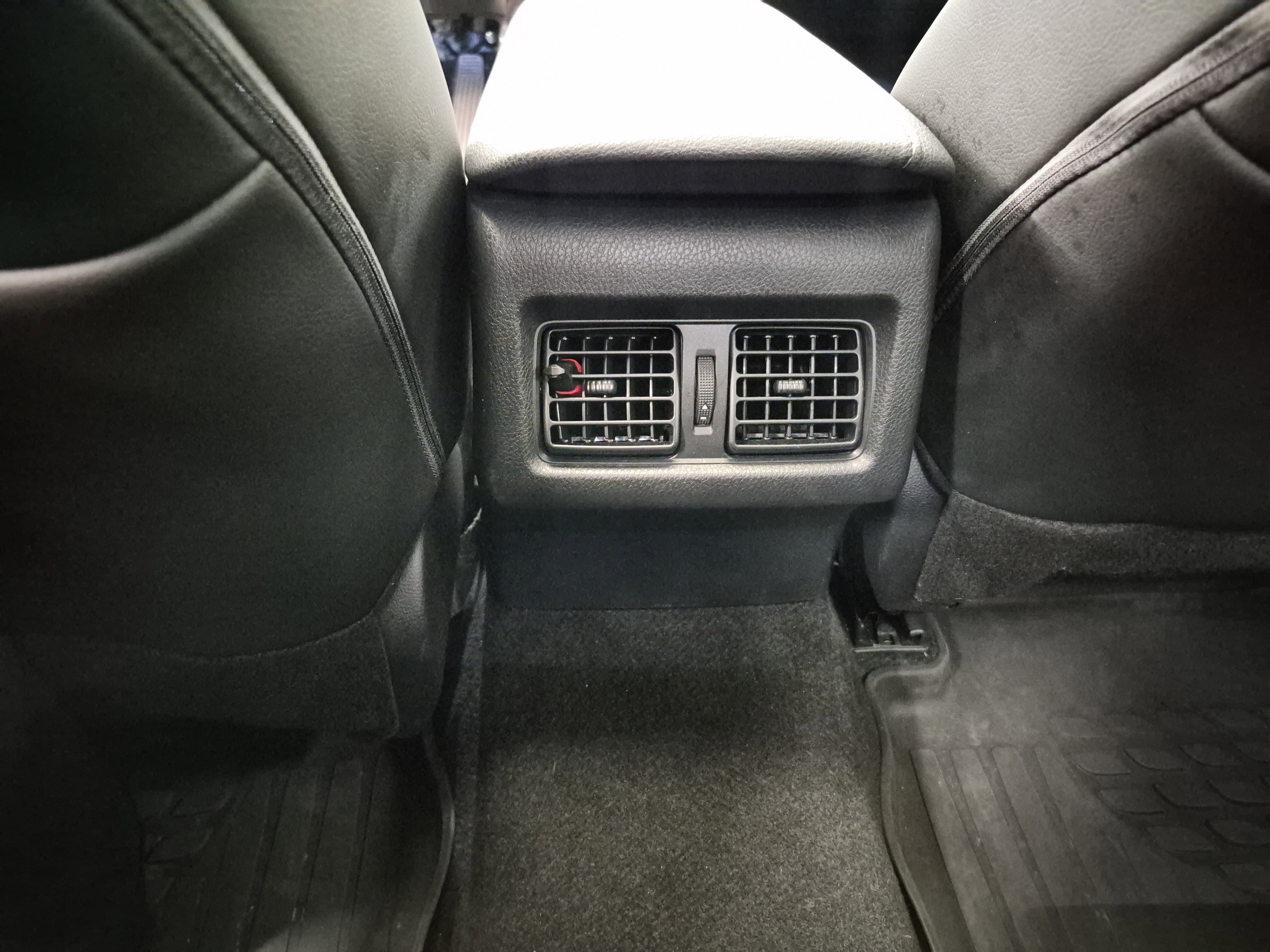 Used 2024 Toyota Camry XLE FWD image 18
