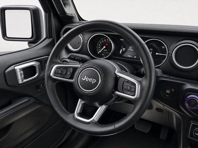 Used 2022 Jeep Wrangler Unlimited Sahara w/ Cold Weather Group AWD/4WD image 16