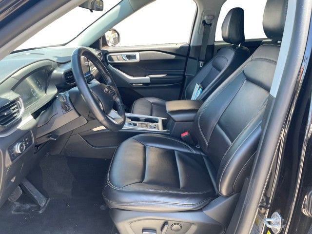 Certified 2021 Ford Explorer XLT w/ Equipment Group 202A AWD/4WD image 3