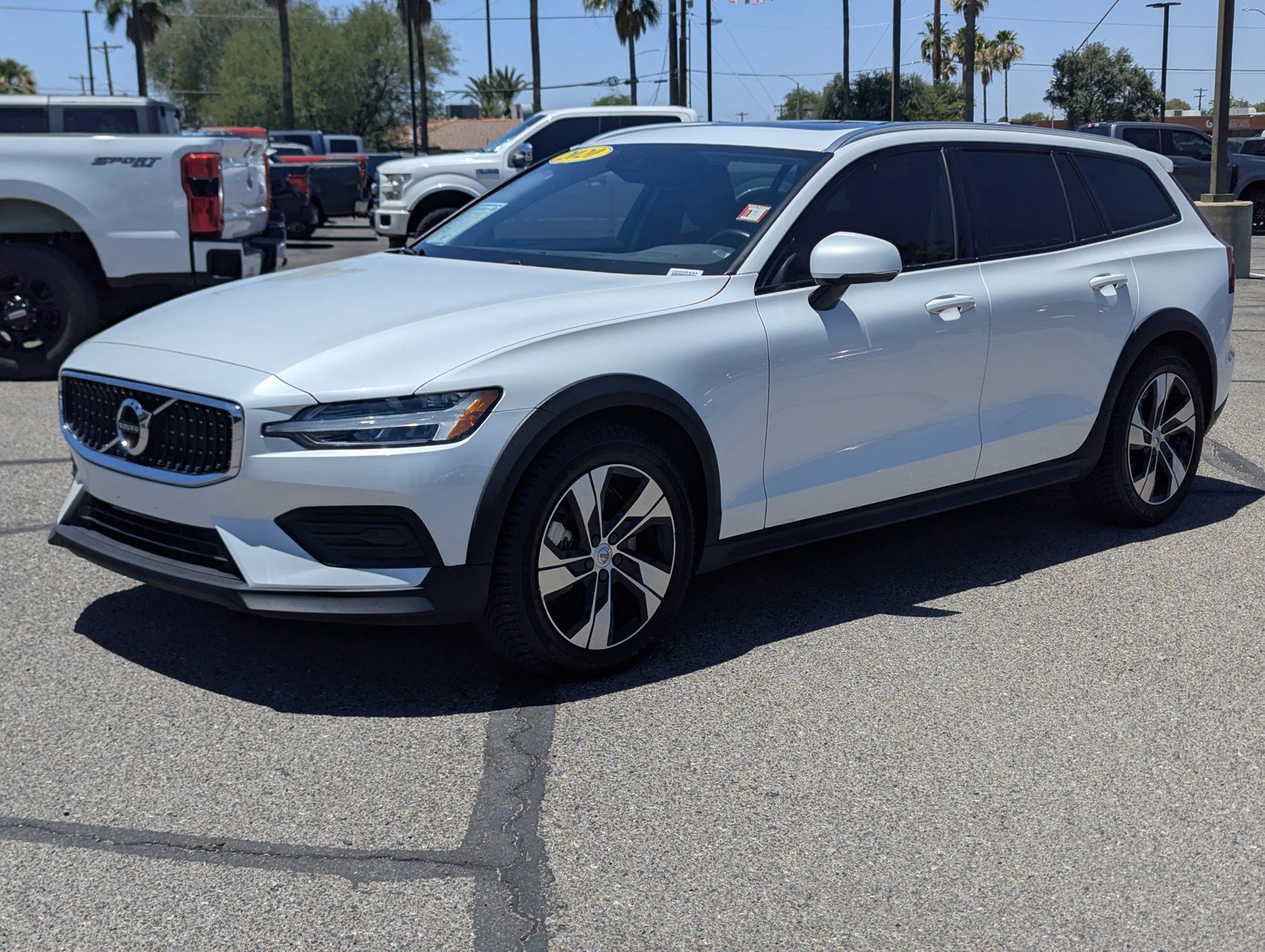 Used 2020 Volvo V60 T5 Cross Country AWD/4WD image 5