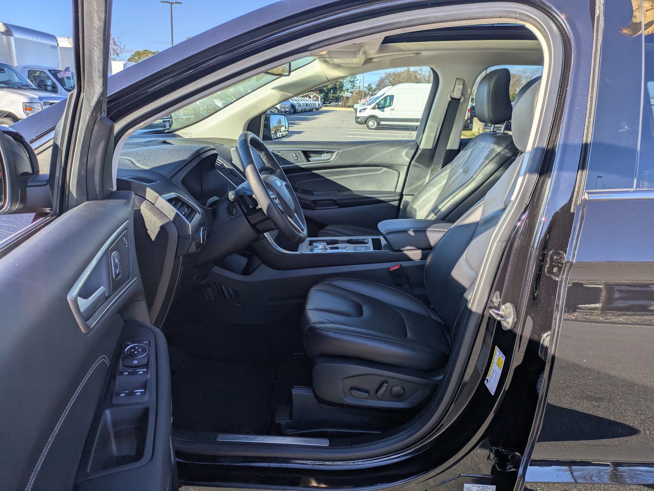 Certified 2022 Ford Edge Titanium w/ Class II Trailer Tow Package image 12