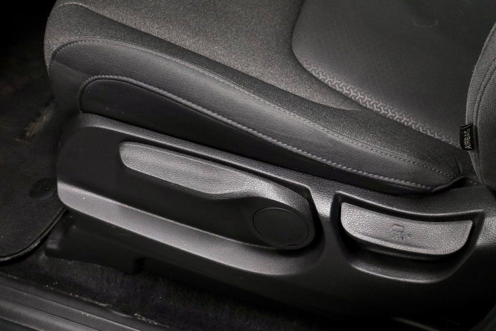 Used 2024 Kia Carnival LX image 23