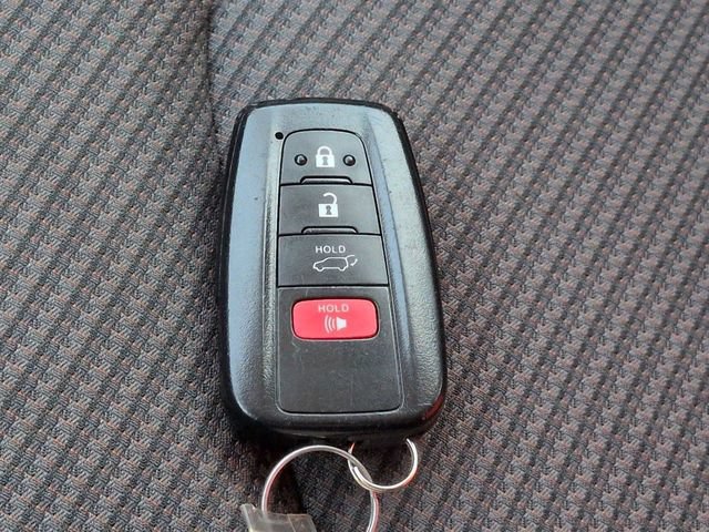 Used 2023 Toyota Highlander LE FWD image 27